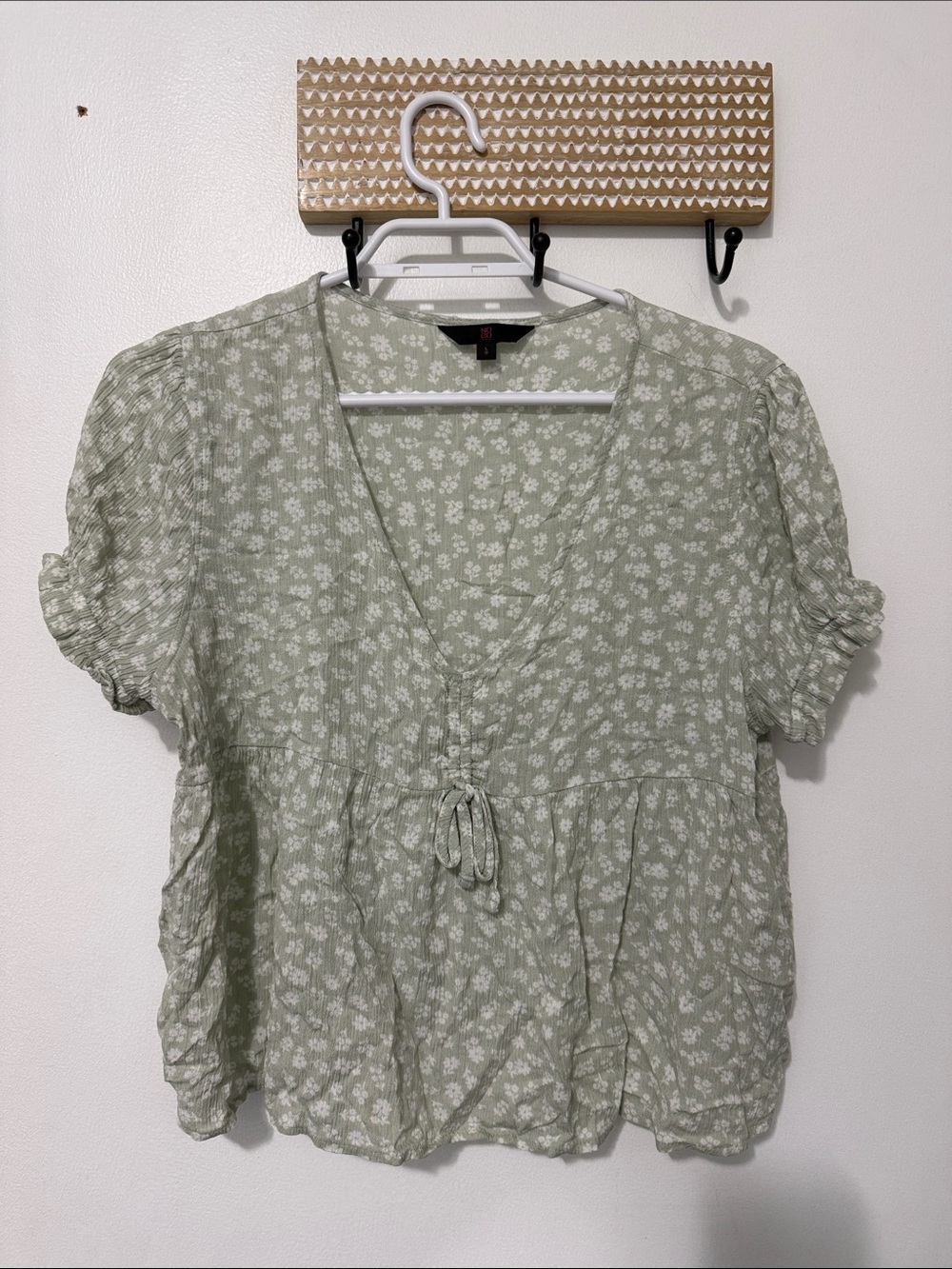 NOBO Light Sage Floral V-Neck Tie-Front Puff Sleeve Top